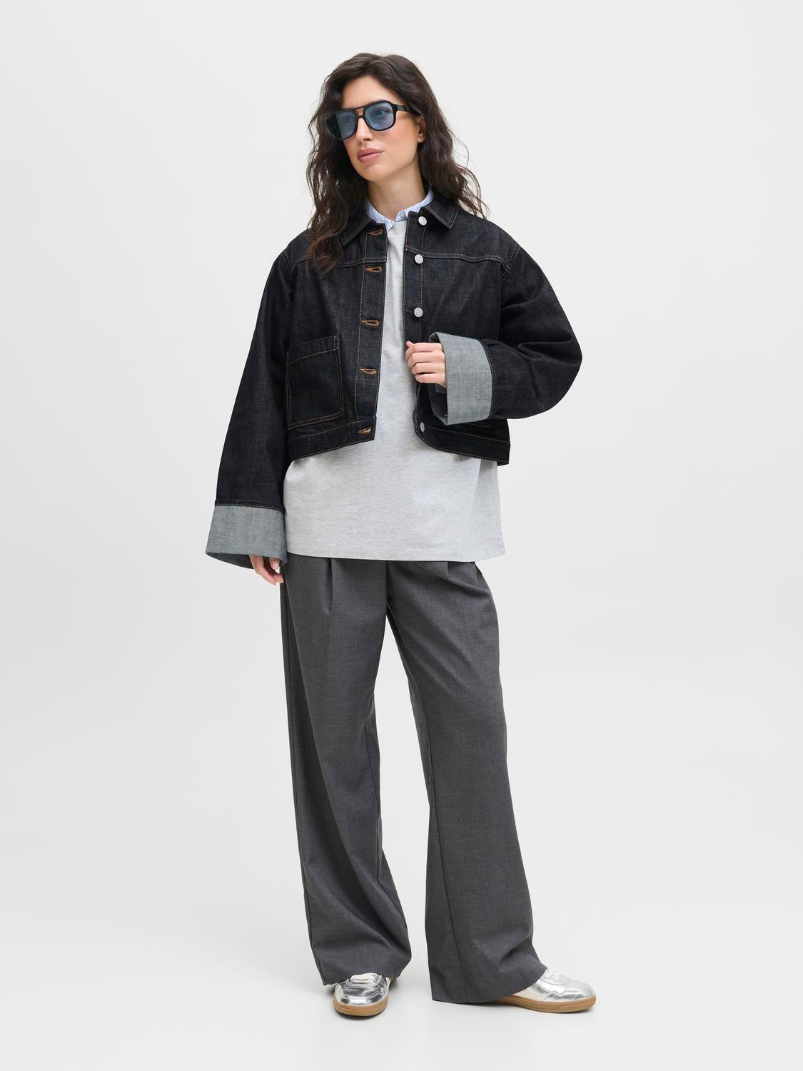 model_shot-front_full